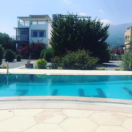 сomfortable 3 + 1 By The Sea Apartment Templos